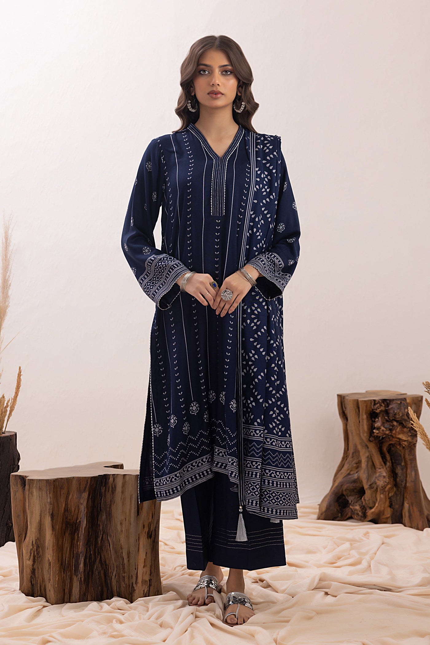 Lakhany 3 Piece Unstitched Pashmina Prints Suit LG-SR-0148-A