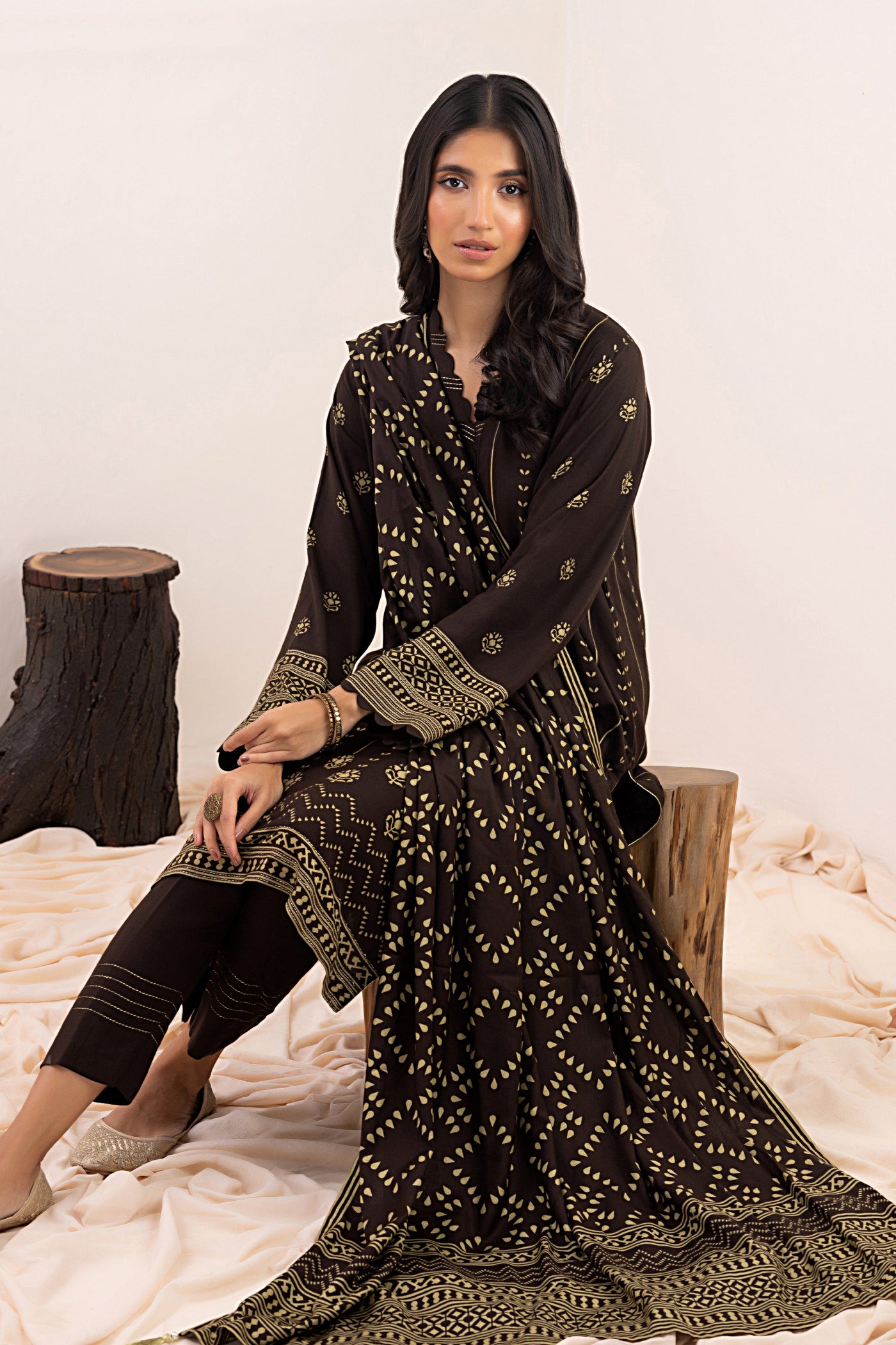 Lakhany 3 Piece Unstitched Pashmina Prints Suit LG-SR-0148-C