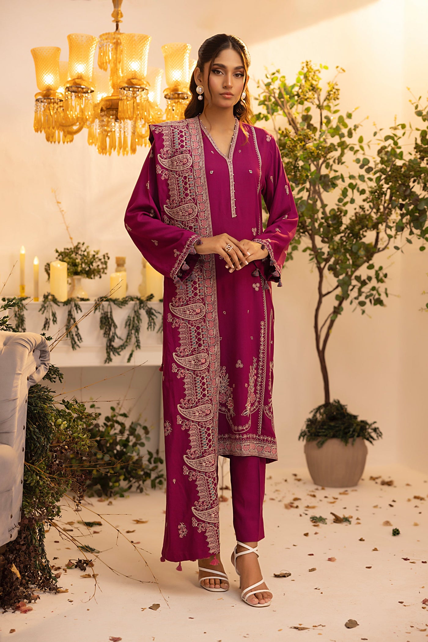 Lakhany 03 Piece Unstitched Cashmi Vool Embroidered Suit - LG-UB-0089