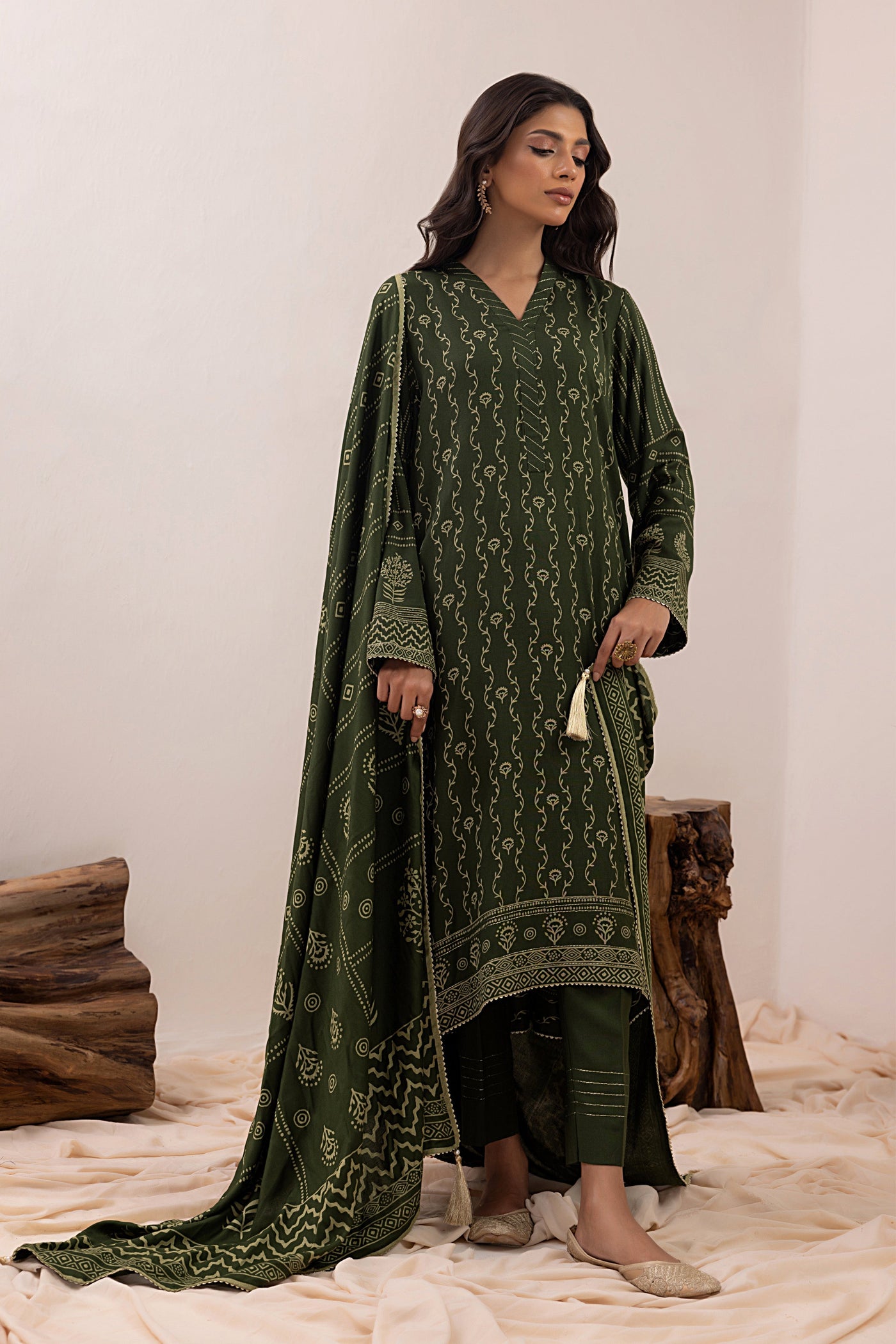 Lakhany 3 Piece Unstitched Pashmina Prints Suit LG-ZH-0094-A