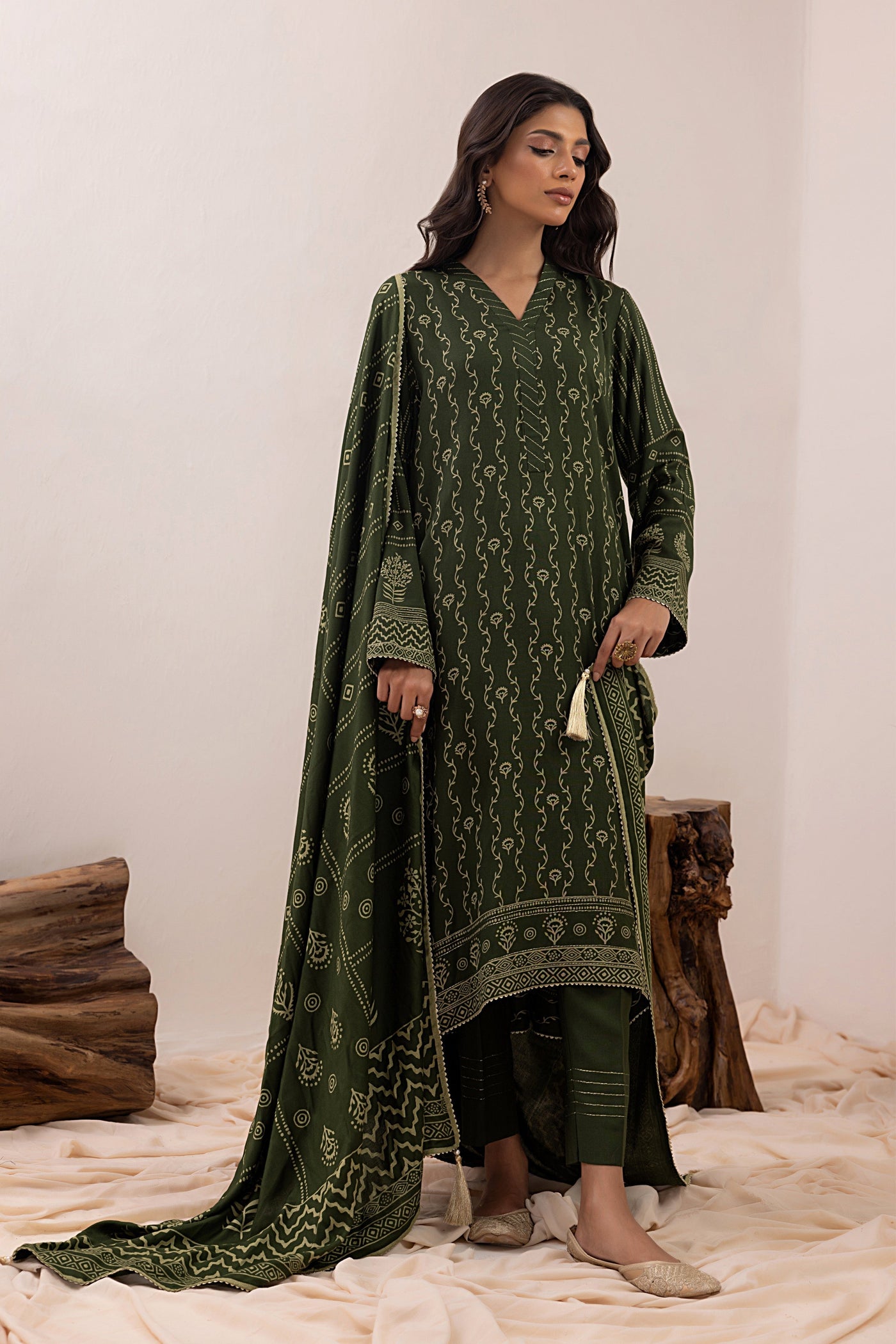 Lakhany 3 Piece Stitched Pashmina Prints Suit LSM-3348