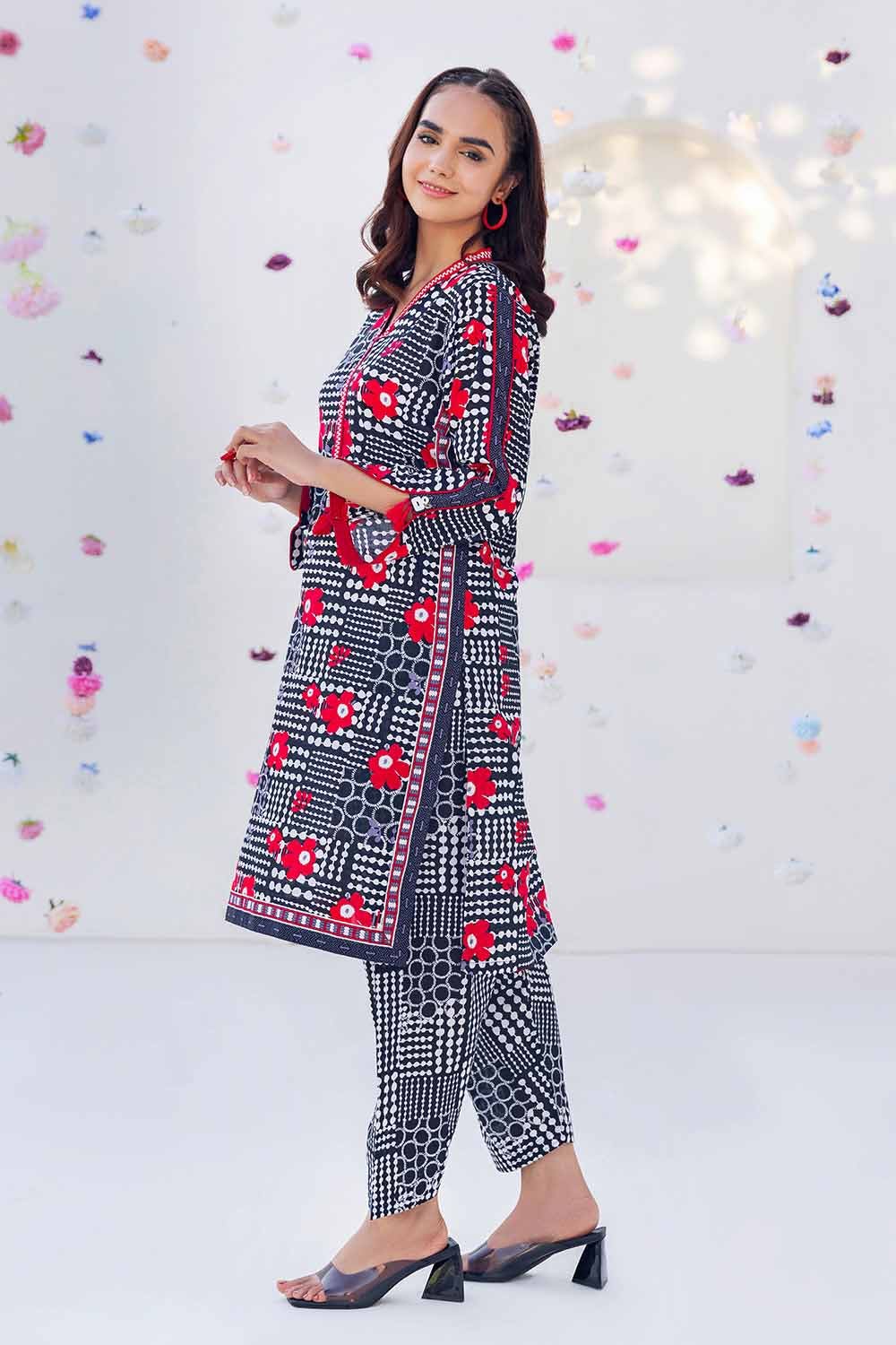 Gul Ahmed 2PC Printed Cambric Unstitched Suit TCN-32001
