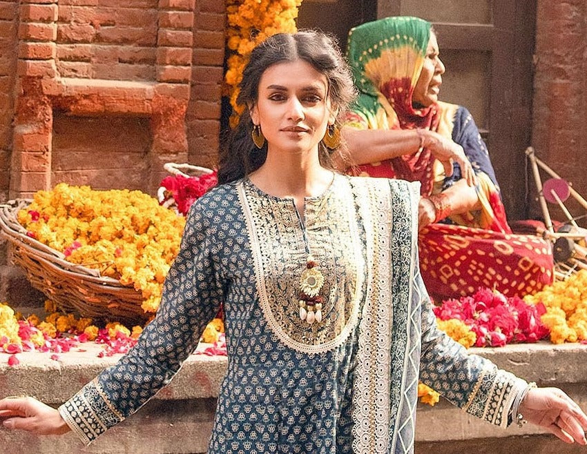Gul Ahmed 3PC Lawn Stitched Foil Printed Suit CL-32447 B