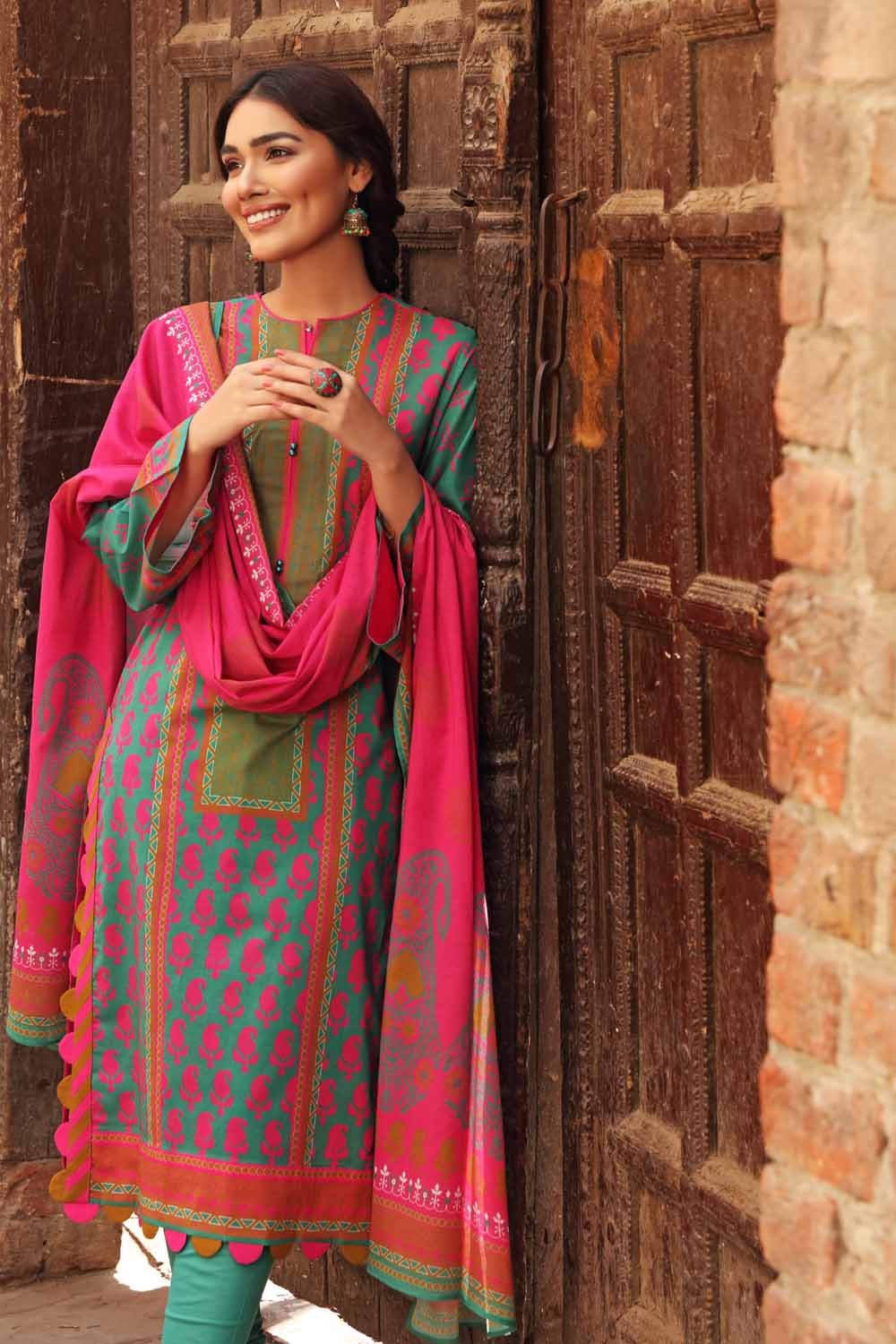 Gul Ahmed 3 Piece Unstitched Lawn Printed Suit CL-1326 B