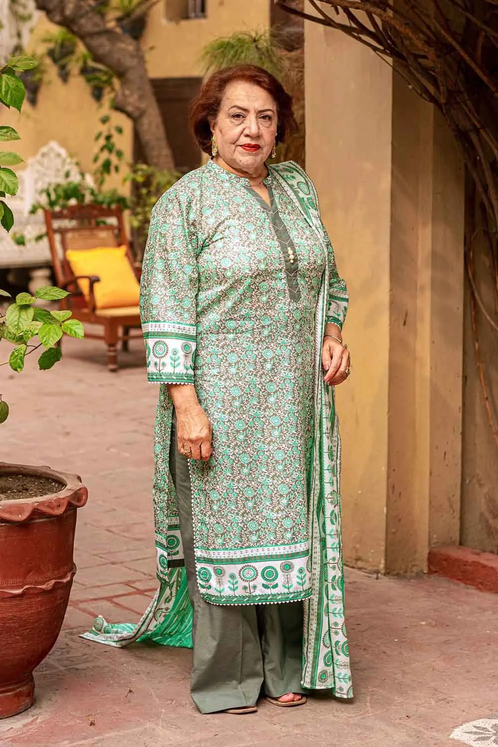 Gul Ahmed 3PC Lawn Stitched Printed Suit CL-22105 B