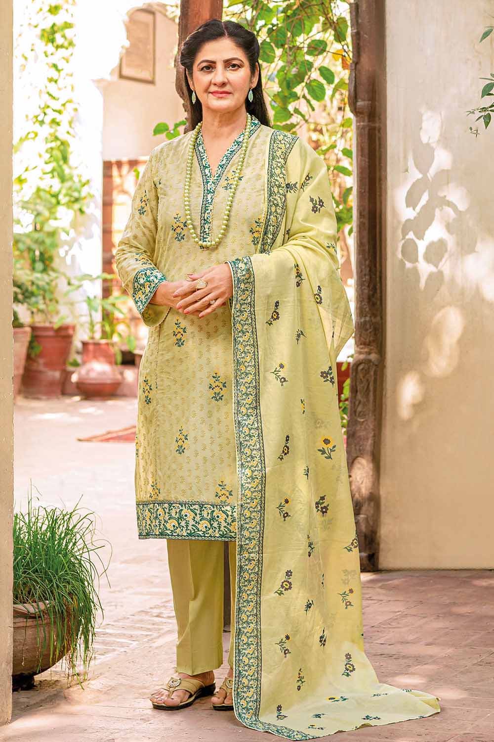 Gul Ahmed 3PC Lawn Unstitched Printed Suit CL-22228 A