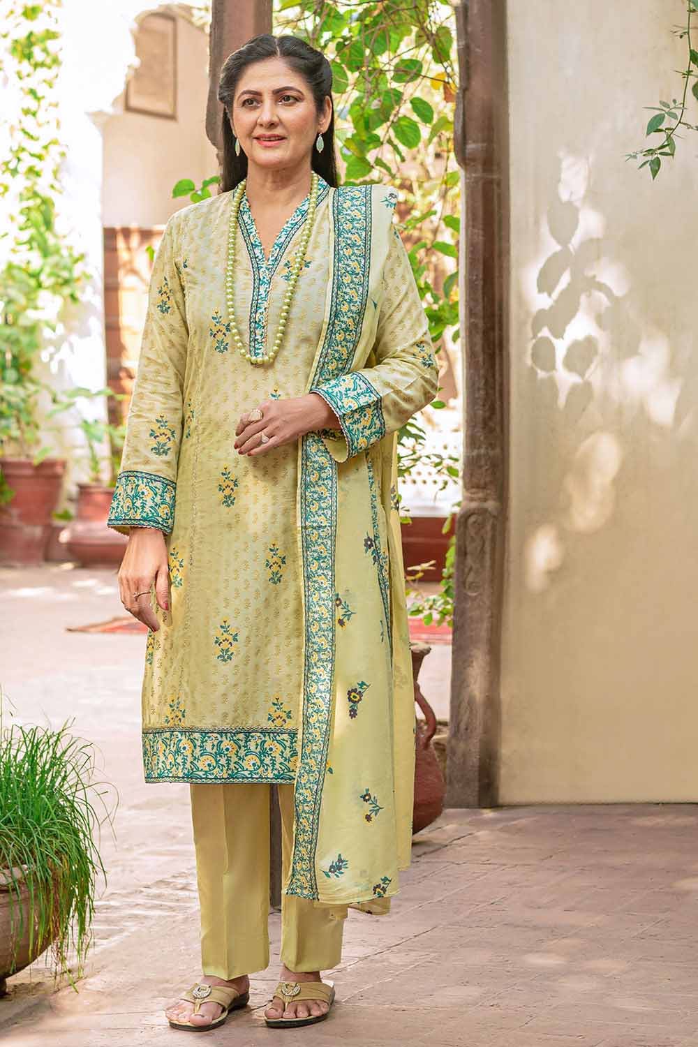 Gul Ahmed 3PC Lawn Unstitched Printed Suit CL-22228 A