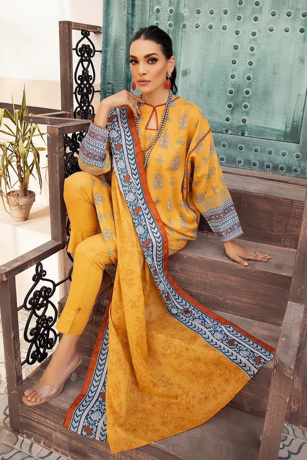 Gul Ahmed 3PC Unstitched Printed Lawn Suit CL-22238 B