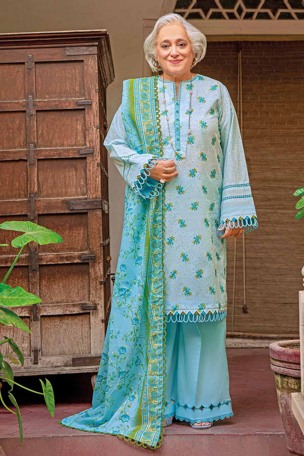 Gul Ahmed 3PC Lawn Unstitched Embroidered Suit CL-32171