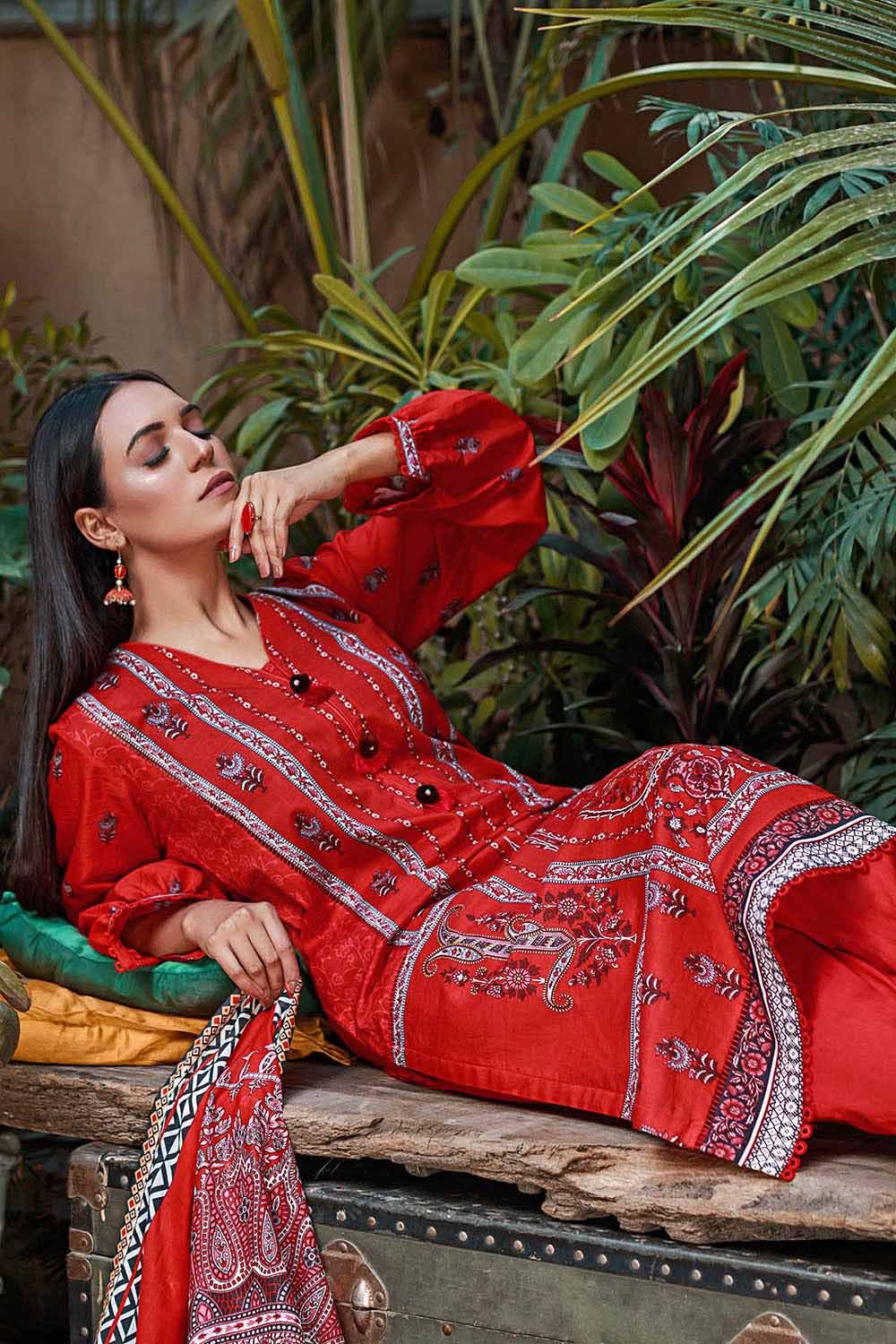 Gul Ahmed 3PC Lawn Unstitched Printed Suit CL-32251