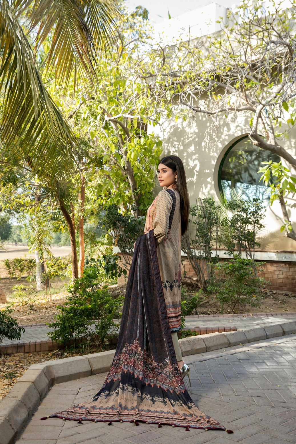 Tawakkal Fabrics 3 Piece Stitched Alternet Embroidered Digital Printed Lawn Suit D-6720