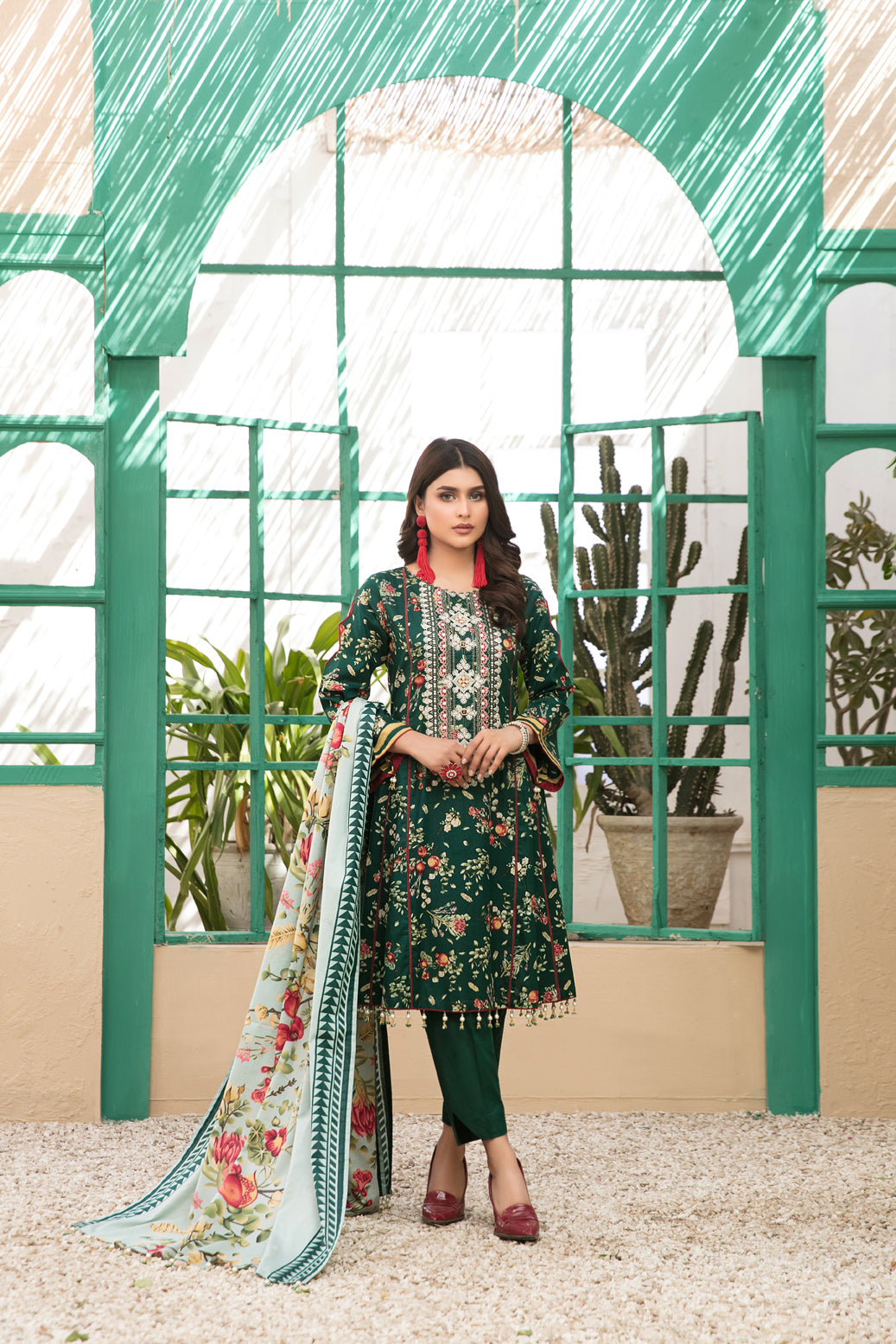 Tawakkal Fabrics 3 Piece Stitched Attractive & Elegant Lawn Suit D 6525-B
