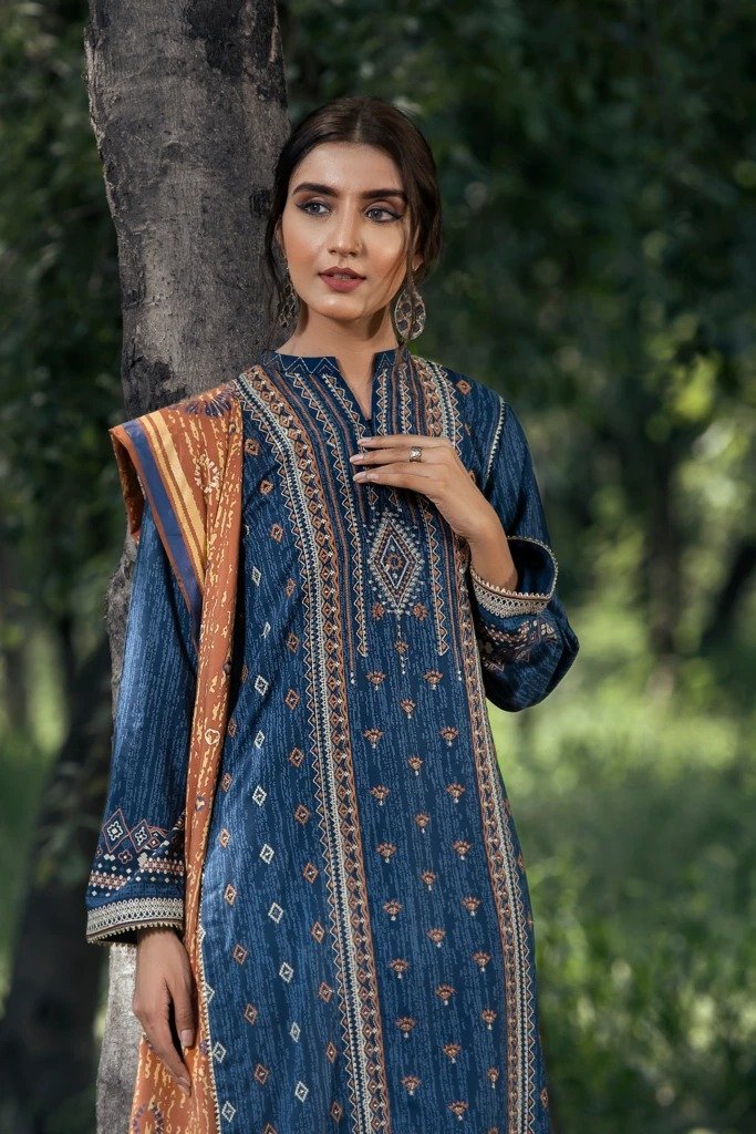 Ready To Wear Lakhany 3 Piece Embroidered Pashmina Suit LSM-2464