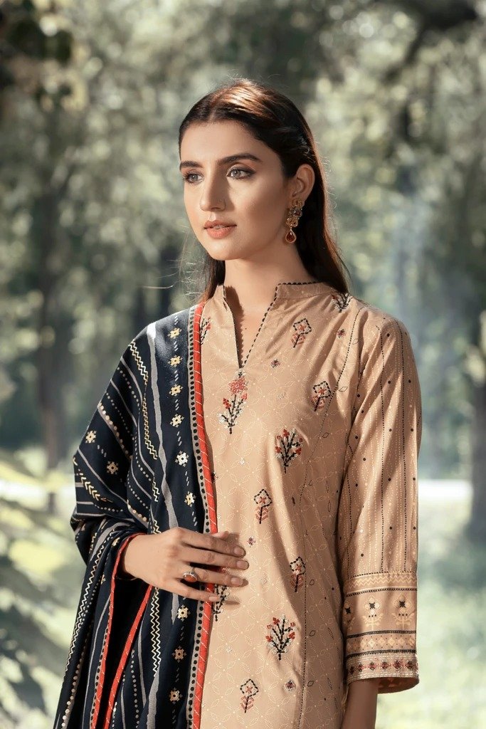 Ready To Wear Lakhany 3 Piece Embroidered Pashmina Suit LSM-2462