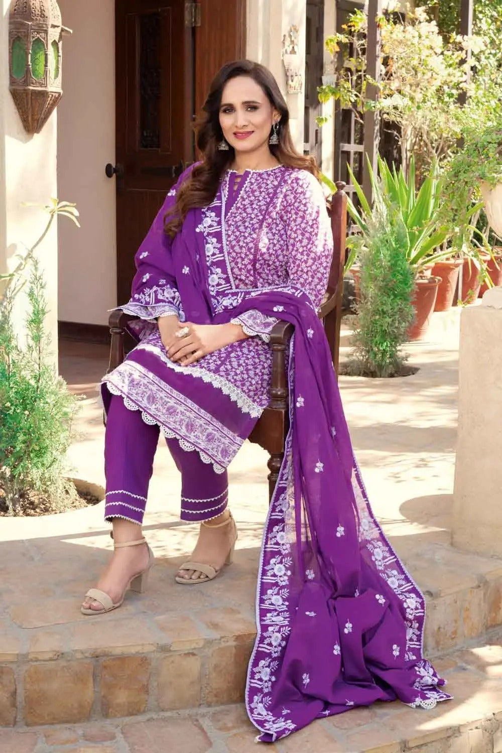 Gul Ahmed 3PC Lawn Unstitched Suit With Embroidered Denting Lawn Dupatta DM-22013