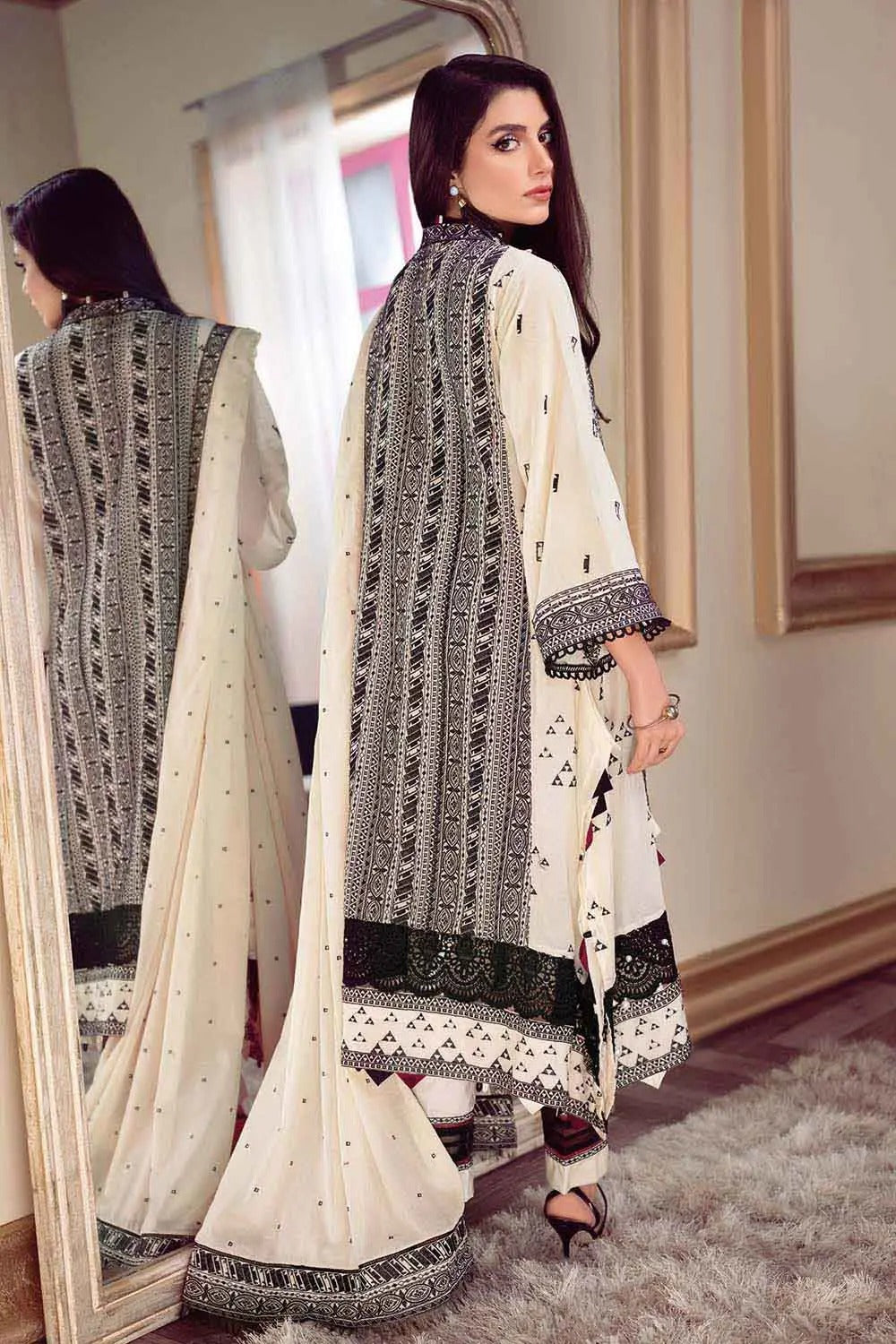 Gul Ahmed 3PC Swiss Voile Unstitched Embroidered Suit With Embroidered Denting Lawn Dupatta LSV-22024