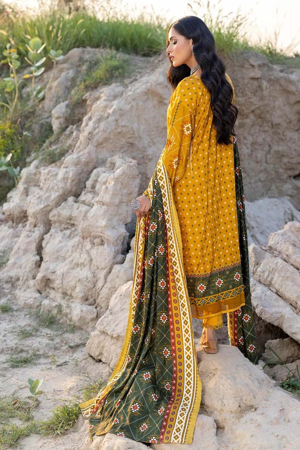 Gul Ahmed 3PC Twill Linen Unstitched Printed Suit LT-22014 B