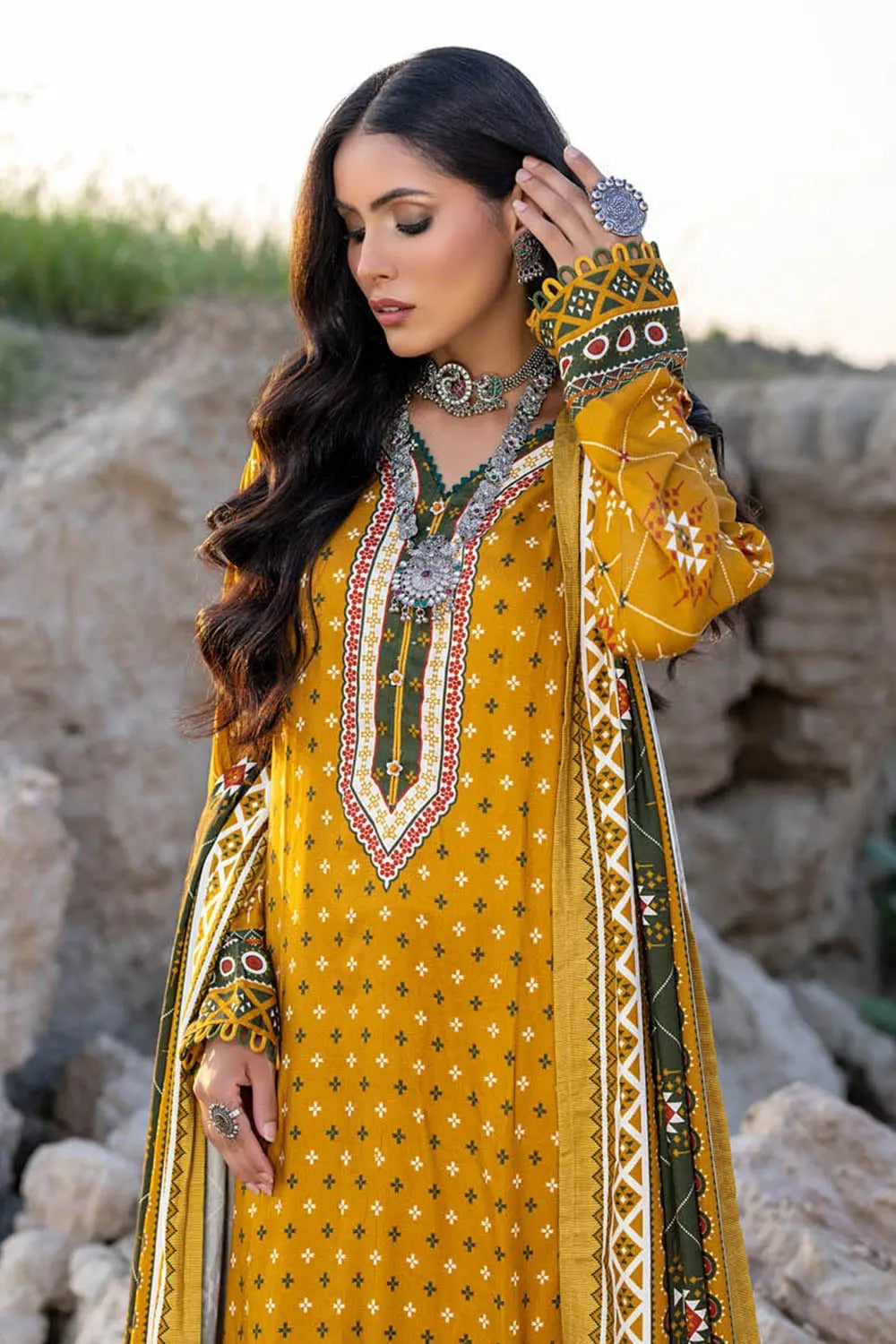 Gul Ahmed 3PC Twill Linen Unstitched Printed Suit LT-22014 B