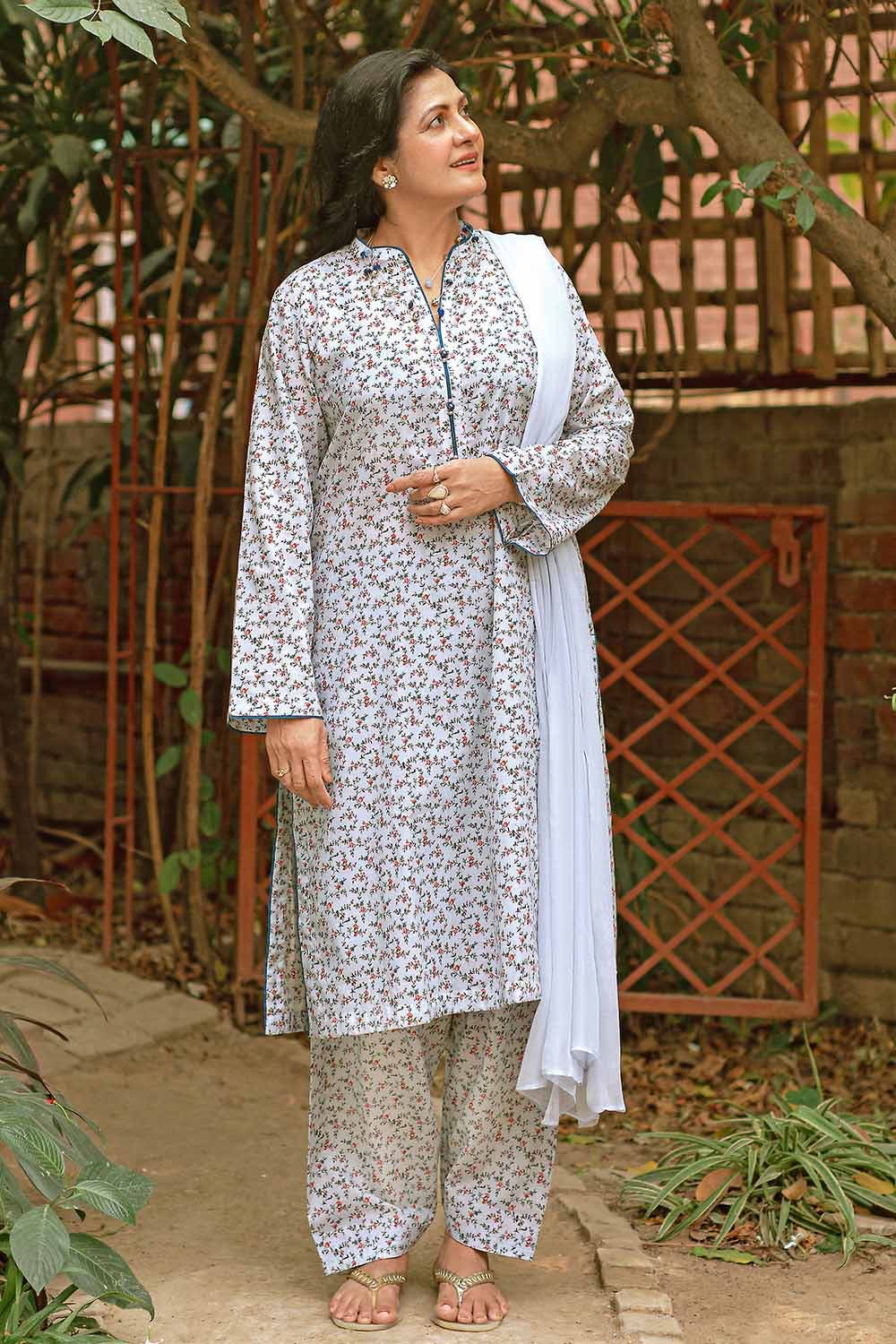 Gul Ahmed 1PC Lawn Unstitched Printed Fabric SL-32029