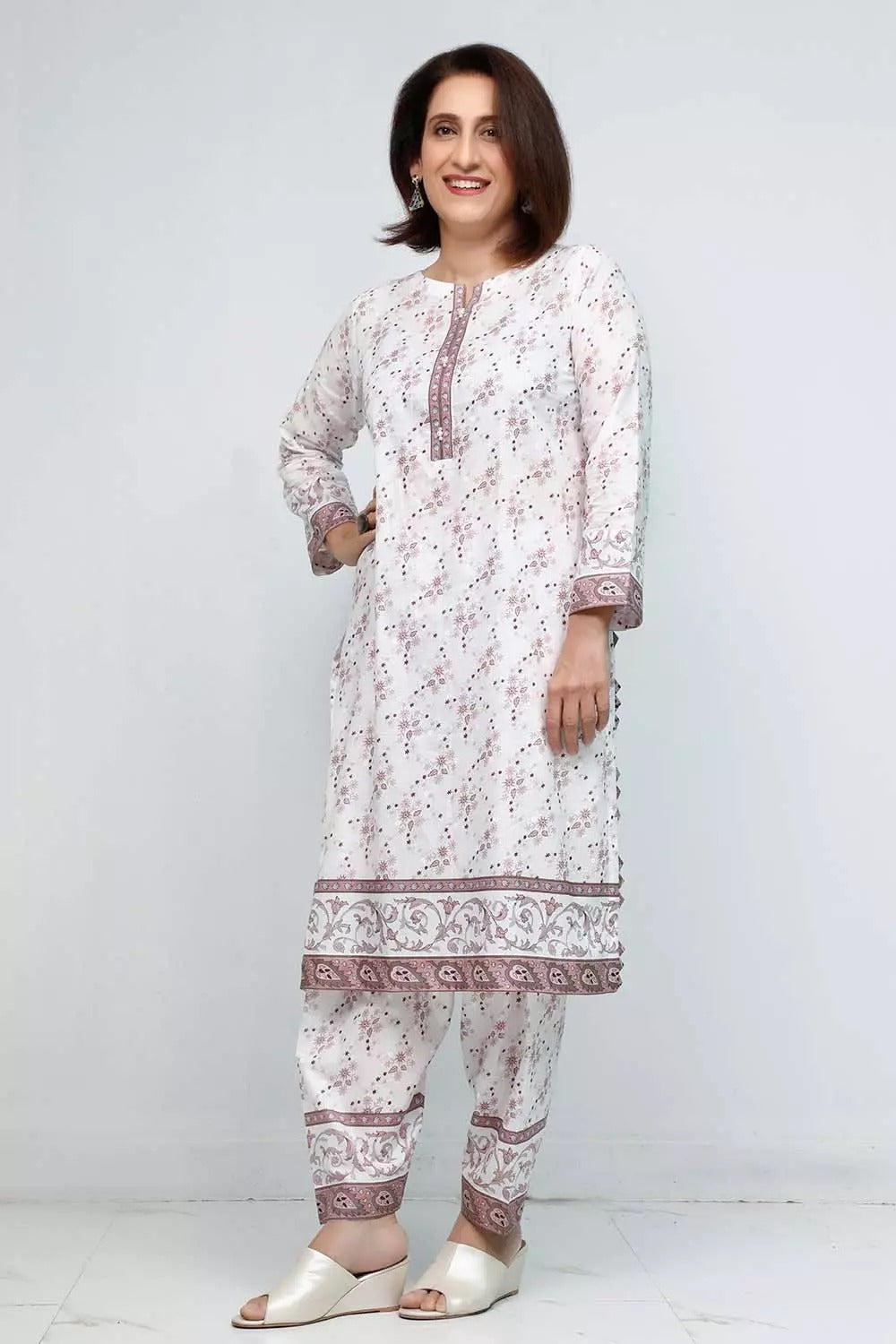 Gul Ahmed 1PC Unstitched Lacquer Printed Lawn Fabric SL-907-B