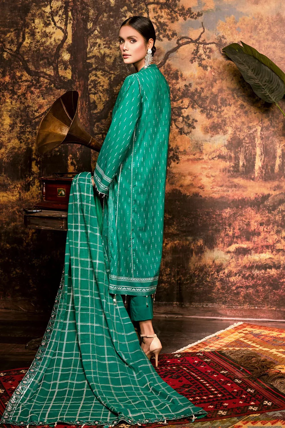 Gul Ahmed 3PC Unstitched Lawn Embroidered Block Print Suit With Banarsi Border Dupatta SP-04