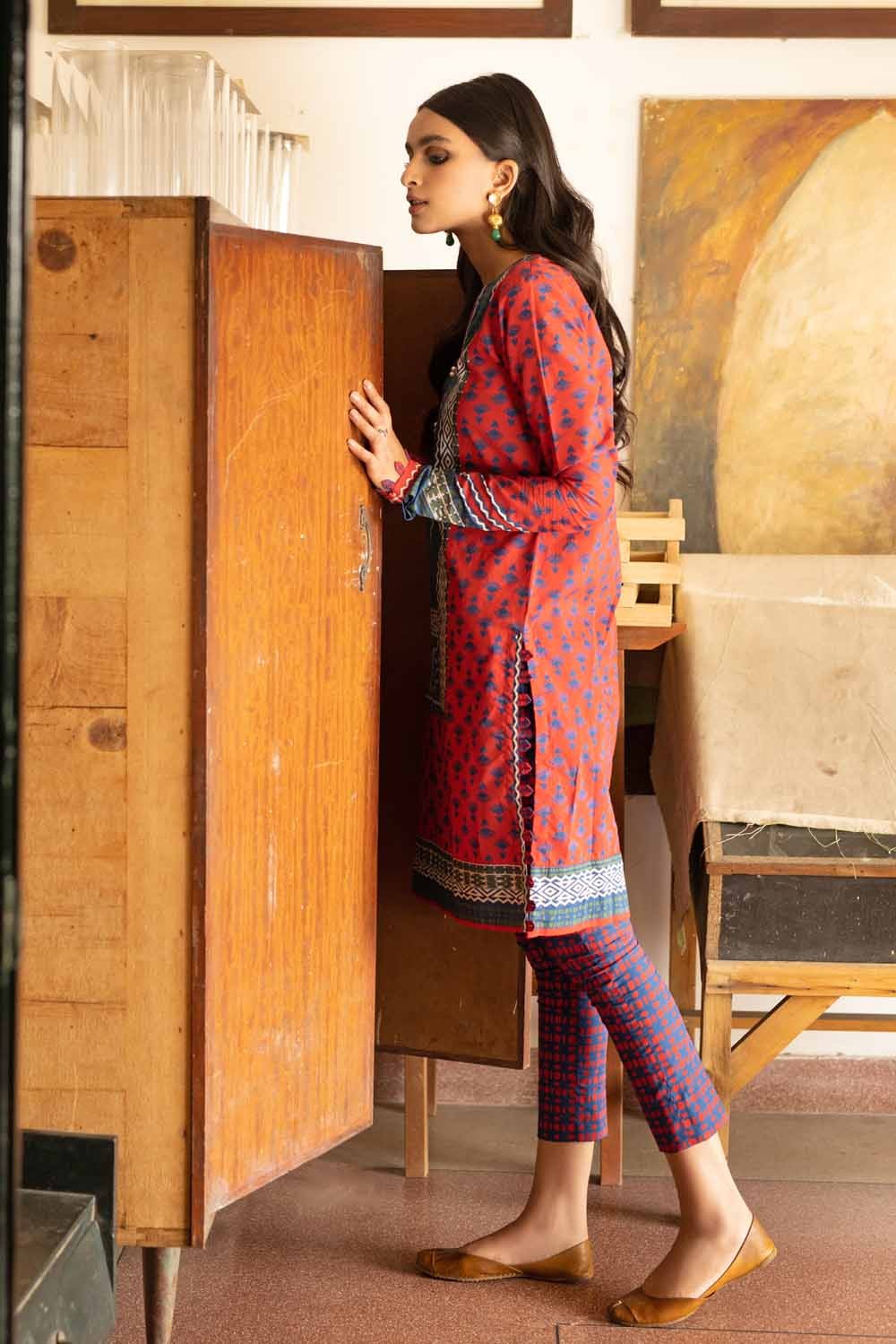 Gul Ahmed 2 Piece Unstitched Lawn Printed Suit TL-325 B