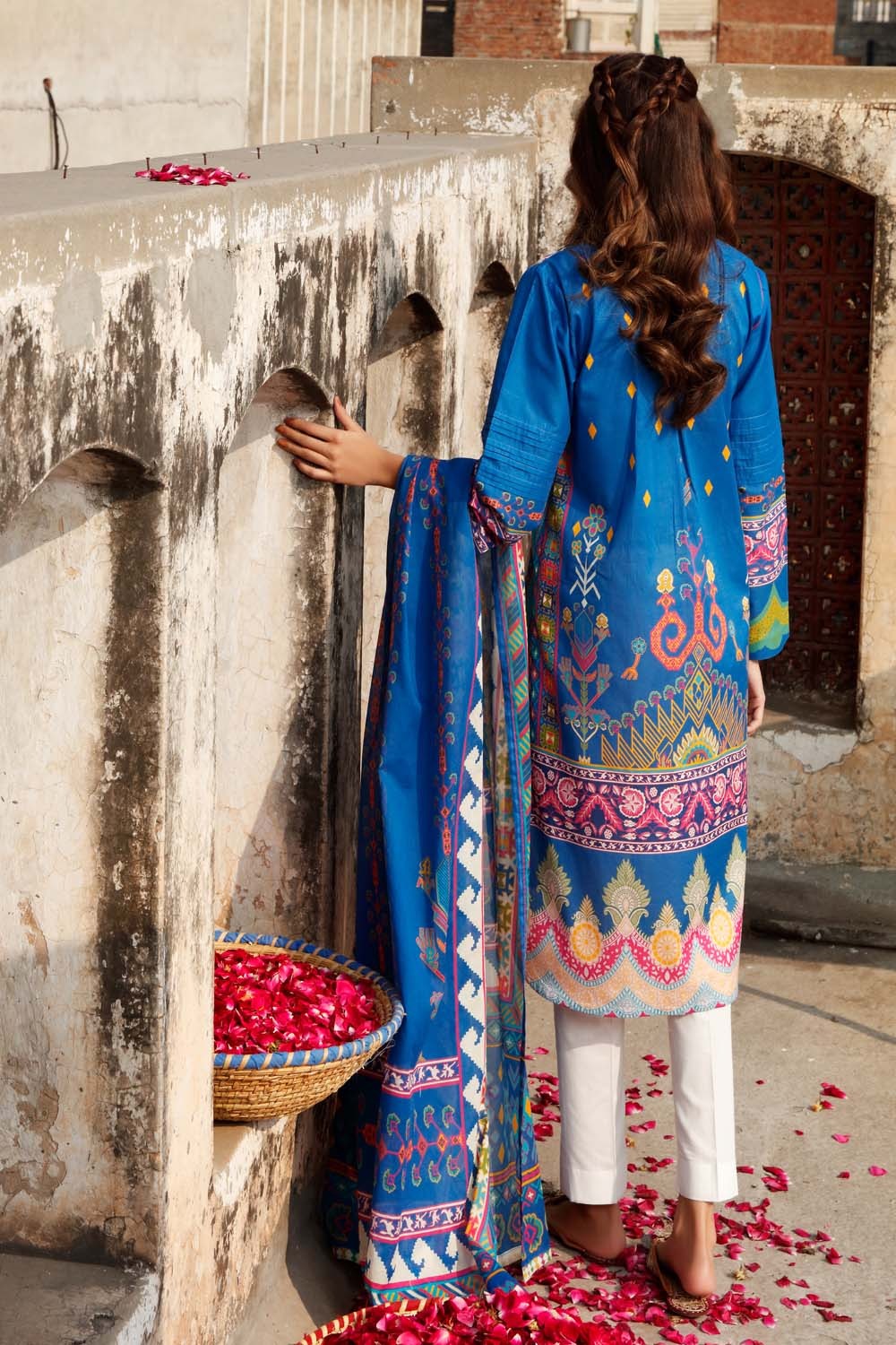 Gul Ahmed 2 Piece Unstitched Lawn Printed Suit TL-334-A