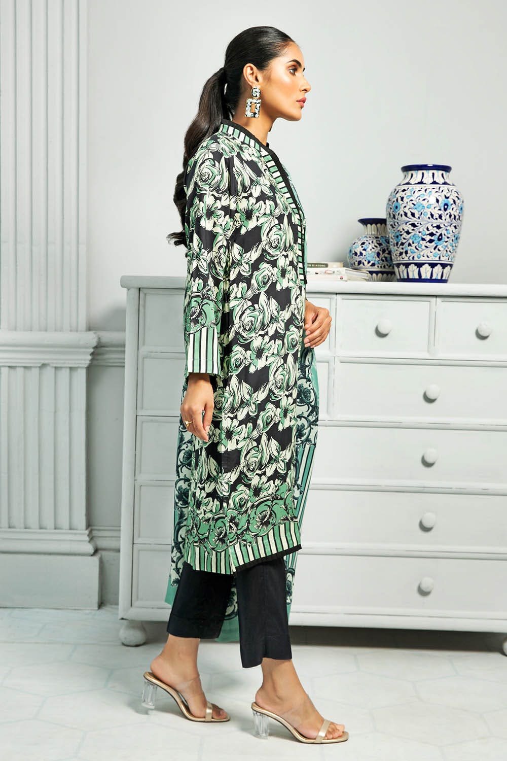 Gul Ahmed 3PC Linen Shawl Printed Stitched Suit WNS-12086